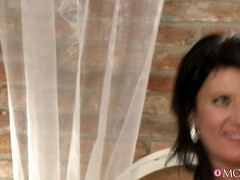 Cul, Brunette brune, Éjaculation interne, Faciale, Le plan cul à quatre, Poilue, Mère que j'aimerais baiser, Seins naturels