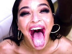 Grosse bite, Noire, Sucer une bite, Brunette brune, Éjaculer dans la bouche, Faciale, Interracial, Plan cul à trois