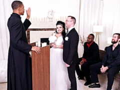 Belle grosse femme bgf, Sucer une bite, Brunette brune, En levrette, Mère que j'aimerais baiser, Homme homme femme, Jarretelles, Plan cul à trois