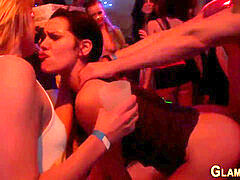 Cuarto de baño, Penetracion con dedos, Grupo, Grupo, Masturbación, Fiesta, Público, Trio