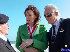 Braunhaarige, Geile alte tussi, Latex, Lecken, Masturbation, Mutti, Muschi, Stiefmutter