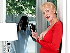 Gros cul, Grosse bite, Gros seins, Noire, Blonde, Sucer une bite, En levrette, Cheveux courts