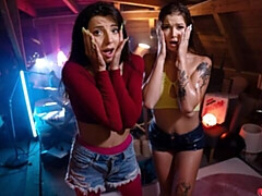 18 ans, Brunette brune, Léchez, Lingerie, Masturbation, Chatte, Maigrichonne, Dénudage