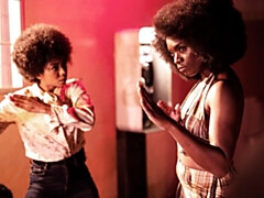 Grosser schwanz, Grosse titten, Schwarz, Blasen, Hundestellung, Schwarz, Kurzes haar, Jungendliche (18+)