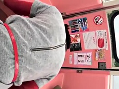 Enthousiasteling, Grote mammen, Pijpbeurt, Sperma, Hardcore, Japaans, Openbaar, Tieten likken