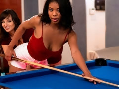 Stellung 69, Schwarz, Braunhaarige, Küssen, Lesbisch, Lecken, Masturbation, Muschi