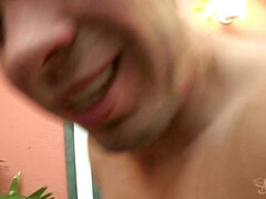 Anal, Gros seins, Bisexuelle, Sucer une bite, Brunette brune, En levrette, Hard, Nénés