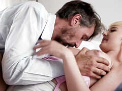 18 años, Culo grande, Verga grande, Mamada, Papá, Polla, Sexo duro, Estrella porno