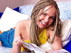 Doigter, Masturbation, Maigrichonne, Solo, Jarretelles, Dénudage, Adolescente, Jouets