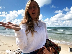 Plage, Gros seins, Sucer une bite, Éjaculation interne, Tir de sperme, Lunettes, Branlette thaïlandaise, Public