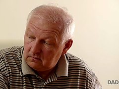 フェラチオ, チェコ, 爸, 指いじり, Hd, なめる, 熟年, ティーン