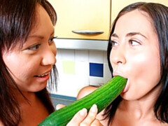 In den arsch, Fingern, Küssen, Lesbisch, Lecken, Lingerie, Masturbation, Rasiert