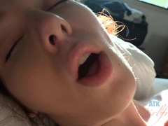 Amateur, Salle de bains, Sucer une bite, Éjaculer dans la bouche, Petite amie, Branlette thaïlandaise, Piercing, Nénés