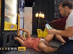 Tetas grandes, Mamada, Penetracion con dedos, Interracial, Latina, Lamidas, Tetas naturales, Coño