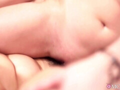 Braunhaarige, Tschechisch, Dildo, Absätze, Küssen, Lesbisch, Mutti, Muschi