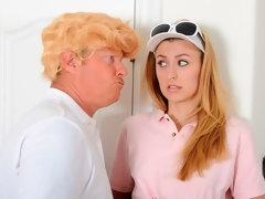 Blonde, Sucer une bite, En levrette, Branlette thaïlandaise, Embrassement, Léchez, Rasée, Nénés