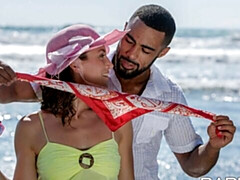 Chambre à dormir, Gros cul, Grosse bite, En levrette, Seins naturels, Cheveux courts, Adolescente, Nénés