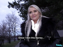 Grosser schwanz, Grosse titten, Blasen, Vollbusig, Tschechisch, Hundestellung, Pov, Tätowierung