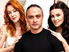 18 ans, Grosse bite, Gros seins, Sucer une bite, En levrette, Maigrichonne, Jarretelles, Adolescente