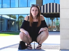 Robe, Talons, Masturbation, Orgasme, Public, Solo, Jouets, Sous la jupe