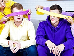 Grosser arsch, Grosser schwanz, Blasen, Hundestellung, Flotter vierer, Natürlichen titten, Jungendliche (18+), Titten