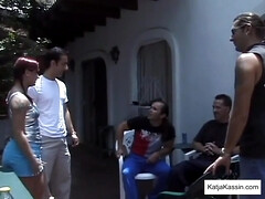 18 ans, Cul, Sucer une bite, Tir de sperme, Groupe, Hard, Nénés, Mouillée