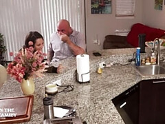 Любители, Большой член, Минет, Брюнетки, Семья, Зрелые, Натуральные сиськи, Табу