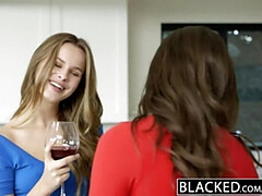 Grosse bite, Noire, Sucer une bite, Brunette brune, Hard, Interracial, Jarretelles, Plan cul à trois