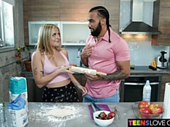 18, デカ尻, デカチン, フェラチオ, バック, キッチン, ティーン, オッパイの