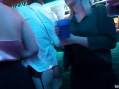 Rubia, Morena, Vestidas, Besar, Lamidas, Orgía, Estrella porno, Coño