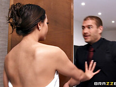 Schlafzimmer, Braunhaarige, Hundestellung, Handjob, Absätze, Küssen, Lingerie, Flotter dreier