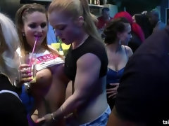 Rubia, Muñeca, Comida, Interracial, Lesbiana, Lamidas, Estrella porno, Intercambio de parejas