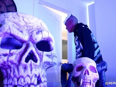 Жопа, Красотки, Большой член, Большие сиськи, Минет, Бабушки, Киски, Втроем