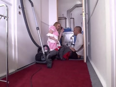 Жопа, Сперма во рту, Ласковые ручки, Гостиница, Поцелуи, Служанка, Мастурбация, Киски