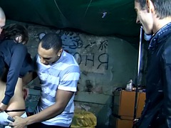 Blasen, Doppelpenetration, Gruppensex, Gruppe, Im freien, Jungendliche (18+), Titten