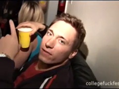 Grosse titten, Hochschule, Gruppe, Hardcore, Party, Tätowierung, Jungendliche (18+), Spanner