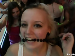 Amateur, Gros seins, Blonde, Brunette brune, Dansant, Femelle, Embrassement, Fête