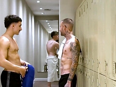 Большой член, Минет, Брюнетки, Сперма во рту, Черненькие, Ласковые ручки, На публике, Втроем