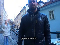 Hunter reçoit une branlette espagnole géniale et cogne la chatte pour de l'argent