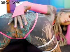 素人, お尻, バック, 顔射, Hd, オーガズム, 小柄, タトゥー