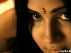 Brunette brune, Hd, Indienne, Mère que j'aimerais baiser, Nue  à poil, Nue, Se déshabiller, Allumeuse