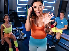 18 jahre, Grosser arsch, Grosser schwanz, Blasen, Hundestellung, Natürlichen titten, Orgie, Titten