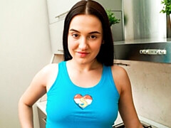 Amateur, Gros cul, Gros seins, Doigter, Cuisine, Masturbation, Cheveux courts, Dénudage