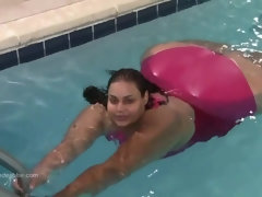 Cul, Belle grosse femme bgf, Gros seins, Noire, Brunette brune, Piscine, Solo, Nénés