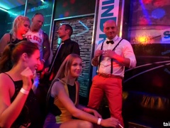 Blond, Aangekleed, Naakt, Orgie, Feest, Pornster, Kut duiken, Swinger