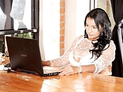 デカ尻, 指いじり, オナニー, 淫乱熟女, ショートヘア, 一人, ストリッピング, オッパイの