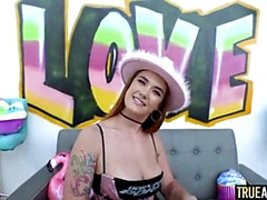 Anal, Gros cul, Grosse bite, En levrette, Monstre, Rousse roux, Rasée, Gicler