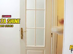 Salle de bains, Gros seins, Sucer une bite, Doigter, Marrant, Naturelle, Rugueux, Criant