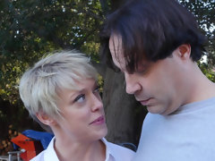 Grote mammen, Blond, Pijpbeurt, Lul, Rijpe lesbienne, Moeder die ik wil neuken, Doordringend, Tatoeage