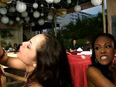 Mamada, Morena, Corridas, Corridas faciales, Pajear, Sexo duro, Lesbiana, Tragarse